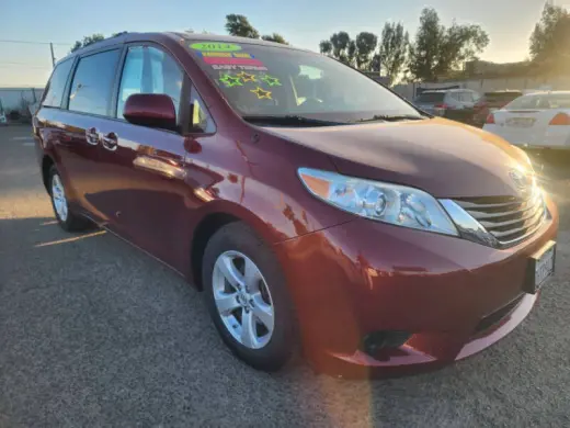 2014 Toyota Sienna LE 7-Passenger Auto Access Seat