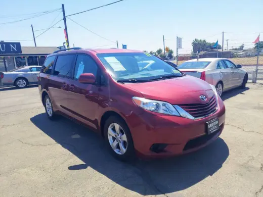2017 Toyota Sienna LE 8-Passenger