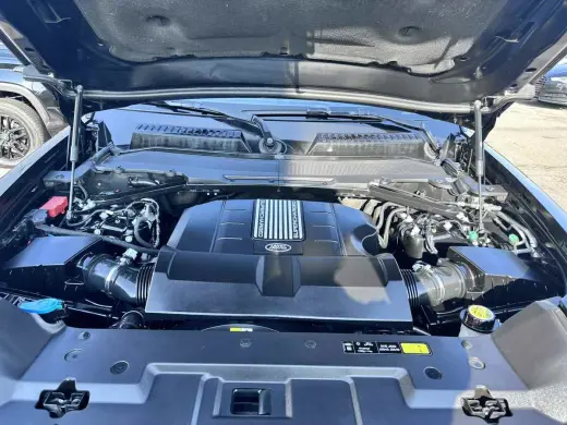 2022 Land Rover Defender V8