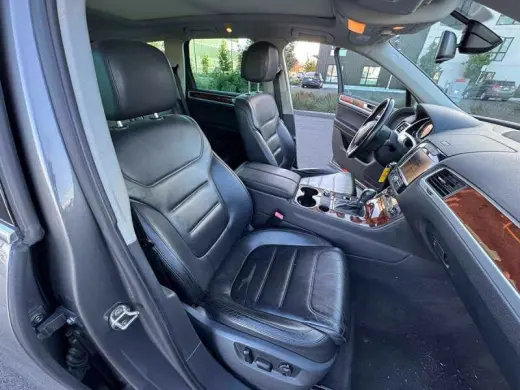 2012 Volkswagen Touareg Lux