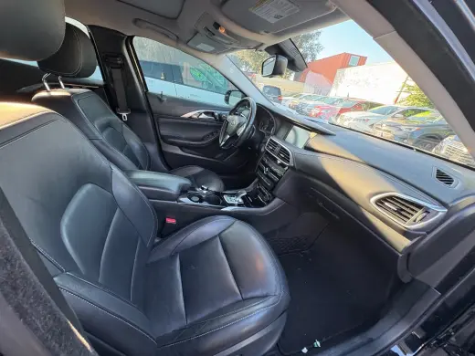 2017 INFINITI QX30 Premium