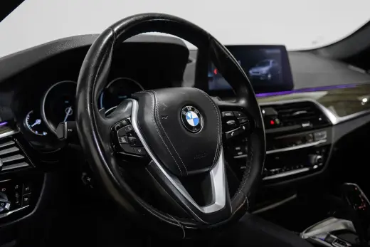 2019 BMW 5 Series 530i