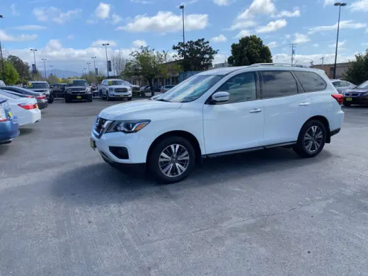 2017 Nissan Pathfinder SV