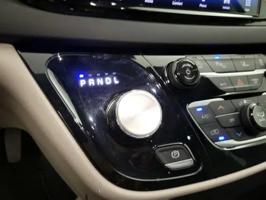 Chrysler Pacifica 2024 Touring L 4 puertas Miniván