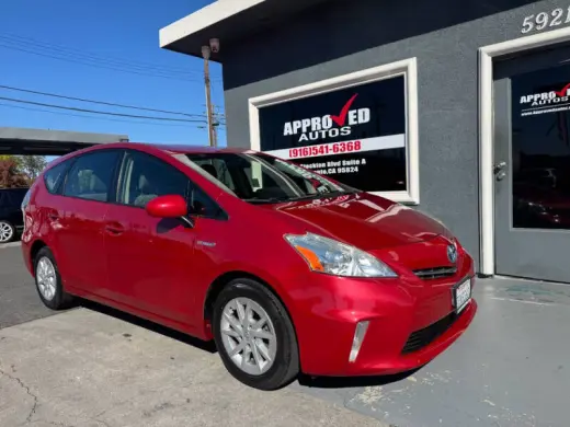 2014 Toyota Prius v Five