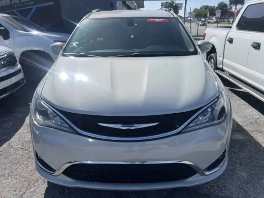 2017 Chrysler Pacifica Touring-L Plus