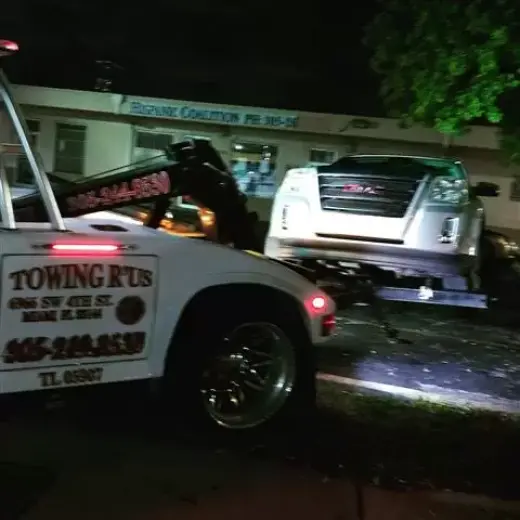 Gruas 24 hr -Towing R'Us Miami