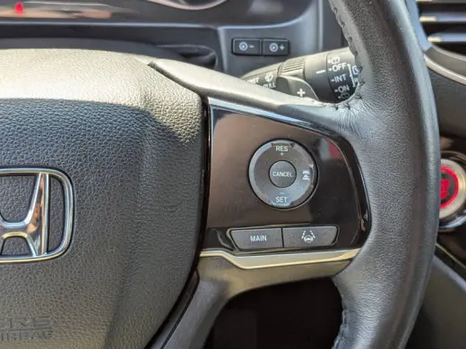 2021 Honda Pilot Touring w/Rear Captain's Chairs
