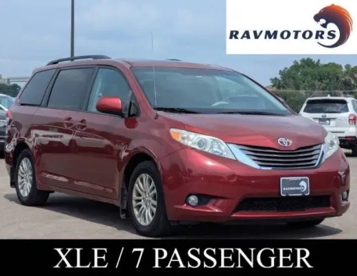 2012 Toyota Sienna XLE 7-Passenger Auto Access Seat