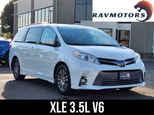 2018 Toyota Sienna XLE 7-Passenger Auto Access Seat