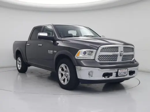 Ram 1500 2018 4x2 Laramie 4 puertas Cabina Doble 5.5 pies. Camioneta corta