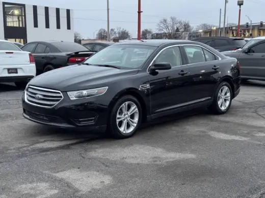 2017 Ford Taurus SE