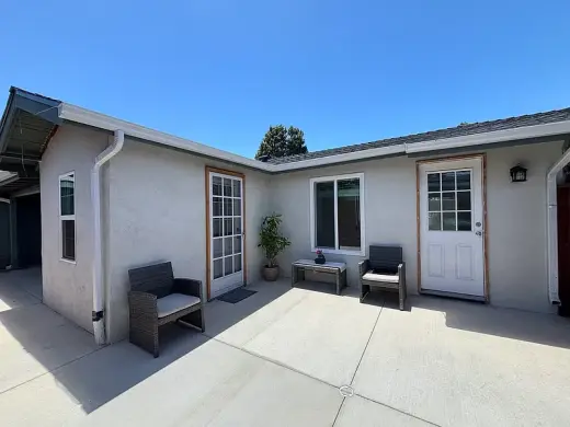 Beautifully updated 1-bedroom, 1-bath apartment