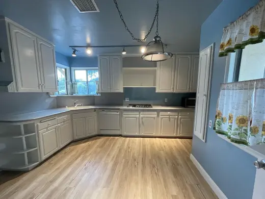 Spacious 3BR/2BA Family Home in Los Angeles - Parking + W/D + Yard