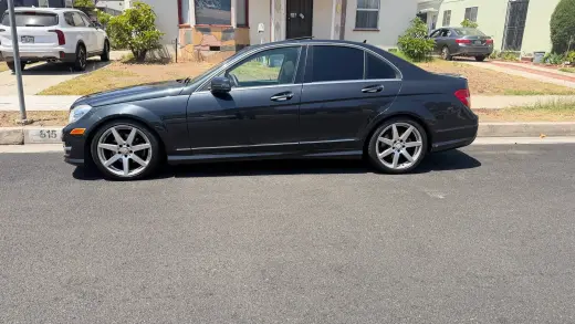 2013 Mercedes-Benz C-Class C250 Sedán - Conducción Limpia y Eficiente
