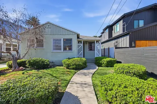 Welcome to this darling 2-bedroom, 1-bathroom single-family home