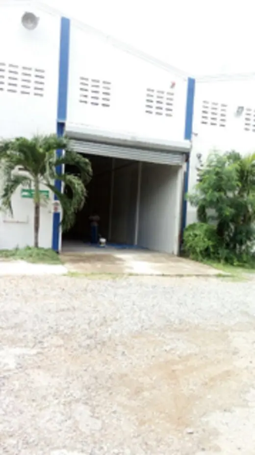 Alquilo Nave de 350 m2 en Zona Oriental