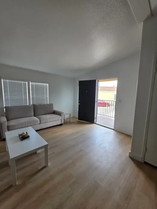 Spacious 3 Bedroom, 2 Bathroom Unit – Section 8 Welcome! SUN VALLEY