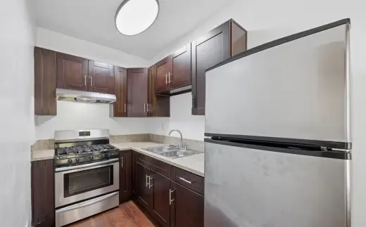 Luxury Studio in Prime Hollywood Location – Modern Living Steps from It All!