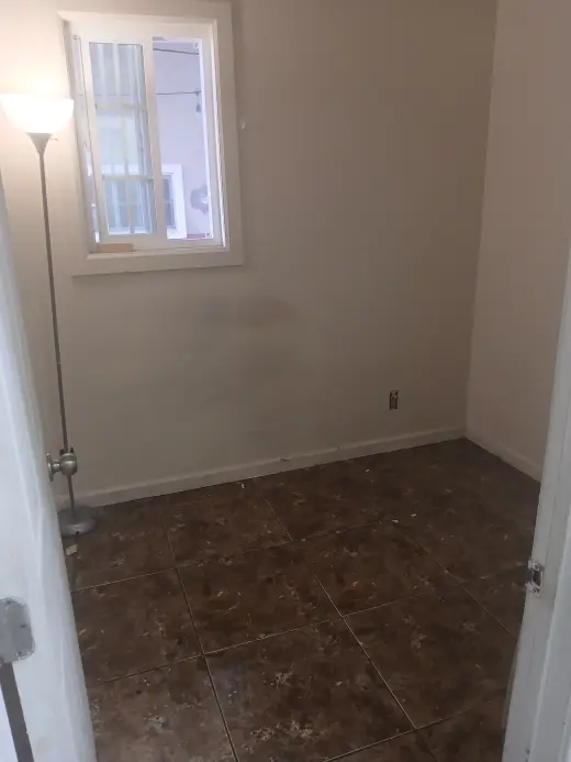 Cuarto para hombre 650