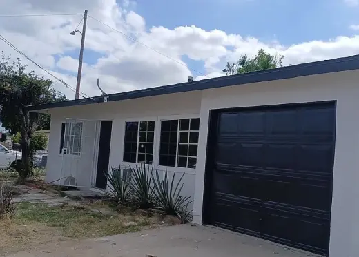 2 BEDROOM HOUSE GARAGE PARKING