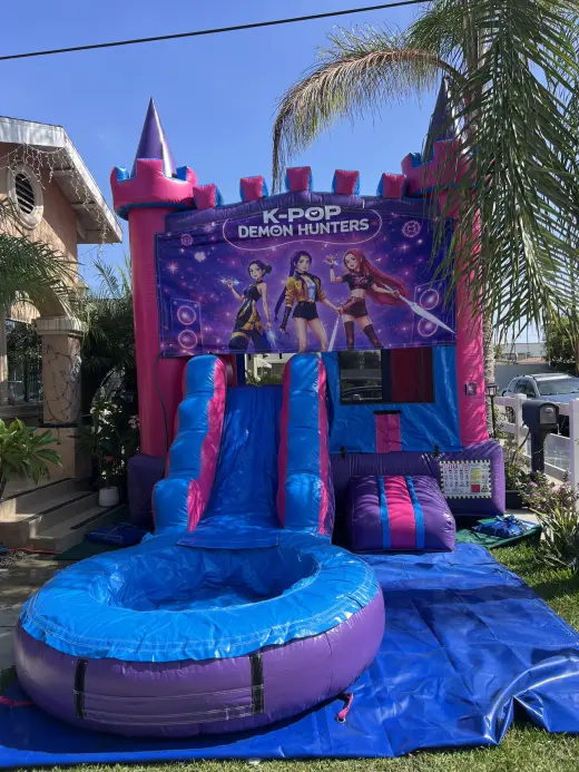 Castillo Inflable Temático de K-Pop con Tobogán
