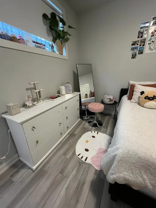Spacious Room for Rent in Miami