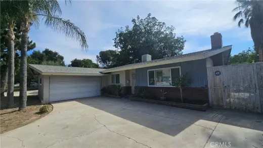 This single story home has 3 bedrooms 2 bathrooms