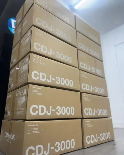 Behringer X32, Midas M32, Soundcraft Ui24R, Pioneer DJ CDJ-3000, Patchbays,
