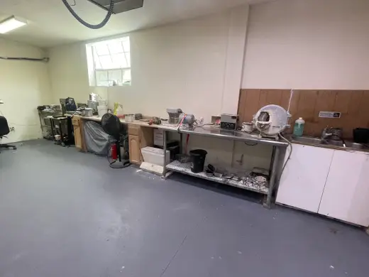 SE RENTA ESPACIO COMERCIAL EN COMMERCE