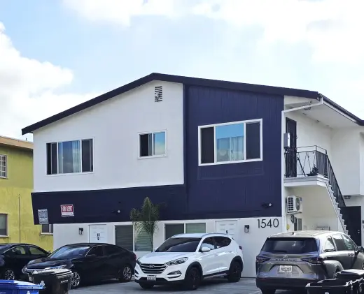 Hermoso Apartamento de 2 Rec / 1 Baño Totalmente Remodelado – Listo para Mudarse