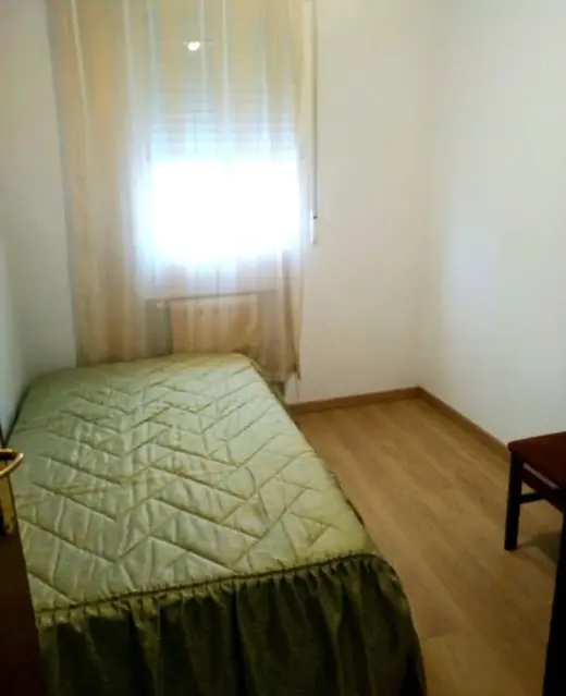 Rento cuarto 750 Queens