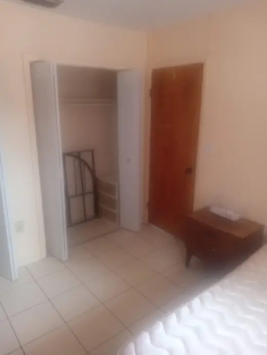 Se renta cuarto privado west Hialeah