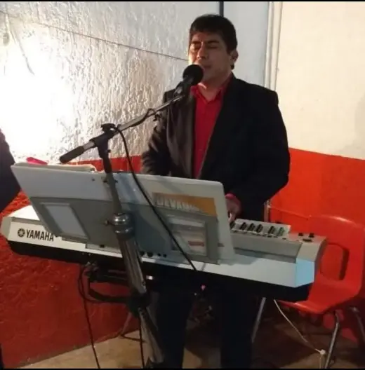 TECLADISTA VERSÁTIL