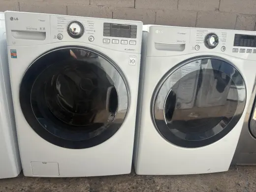 Juego de Lavadora y Secadora LG de Carga Frontal