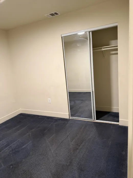Habitación Espaciosa en Alquiler en Vecindario Tranquilo
