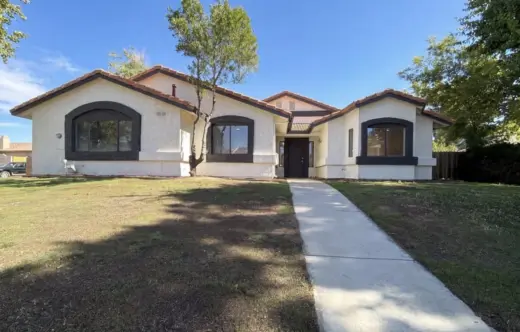 Spacious Home Lancaster CA