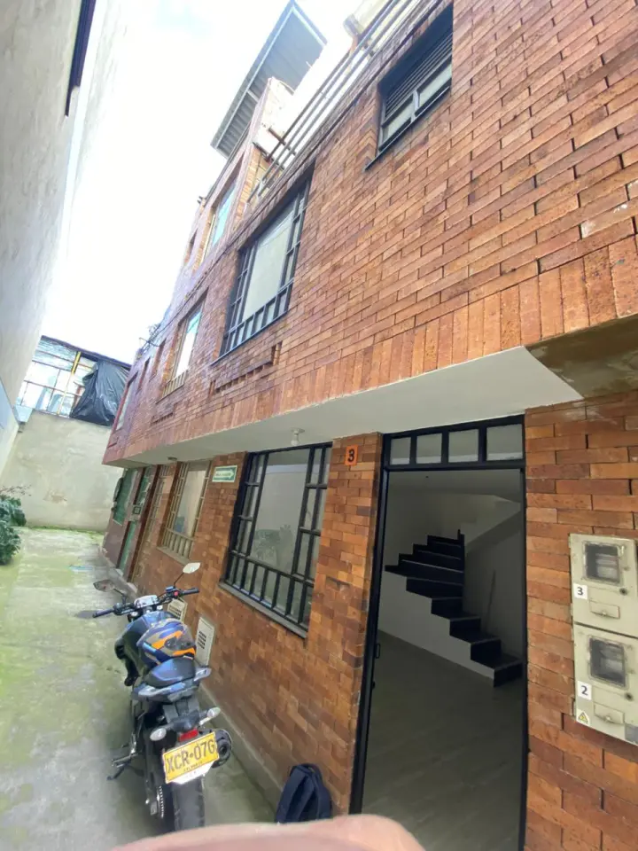 AMPLIA CASA en Renta en un Vecindario tranquilo