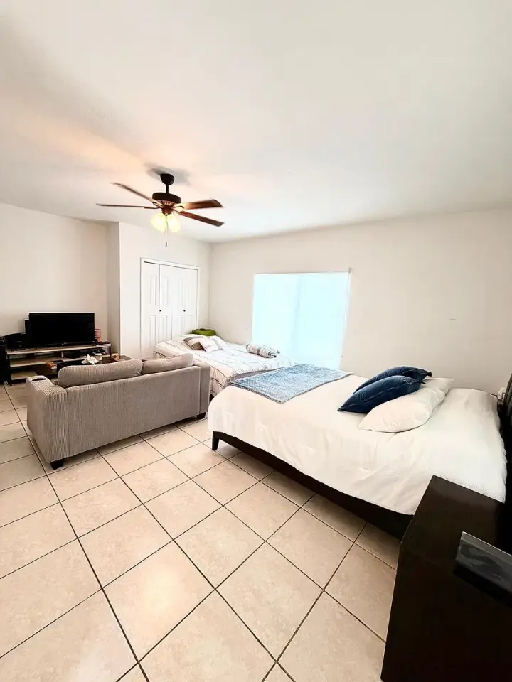 5bedroom 3bathrooms
