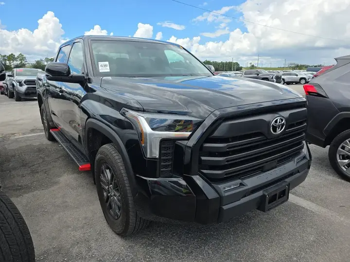 Toyota Tundra 2024 4x4 SR5 4dr CrewMax Cab Pickup SB