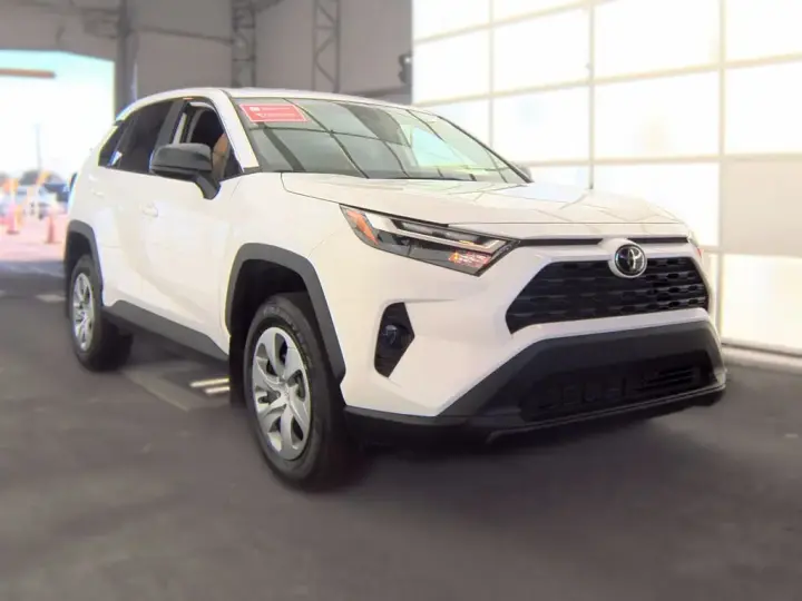 Toyota RAV4 2025 LE 4p SUV