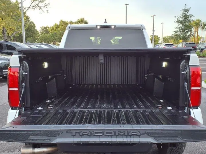 Toyota Tacoma 2024 4x4 TRD Todo Terreno 4p Doble Cabina 5.0 ft SB 8A