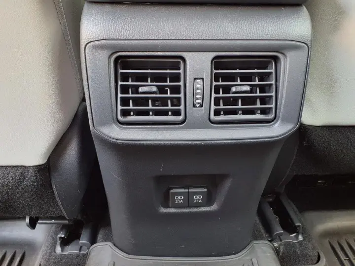 Toyota RAV4 Hybrid 2021 AWD XLE Premium 4dr SUV