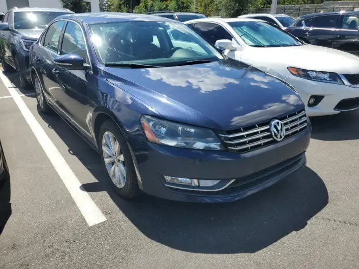 Volkswagen Passat 2012 SEL PZEV 4dr Sedán 6A
