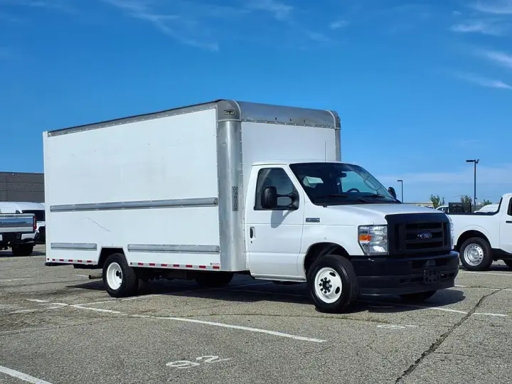 Ford E-Series 2022 E-350 SD 2dr 138 in. WB SRW Chasis de corte