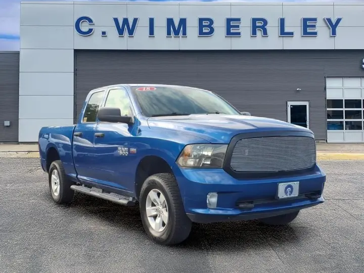 Ram 1500 2018 4x4 Express 4dr Quad Cab con cabina de 6.3 pies de largo Pickup