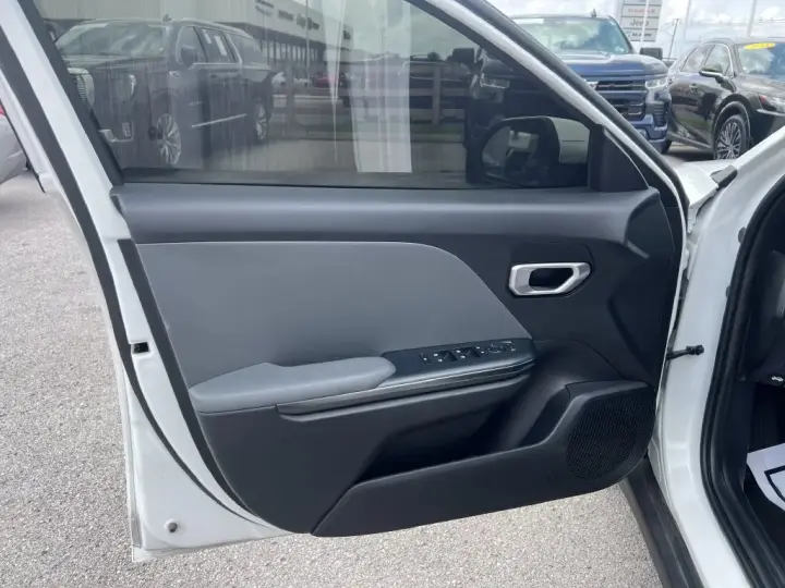 Kia K4 2025 LX 4dr Sedán