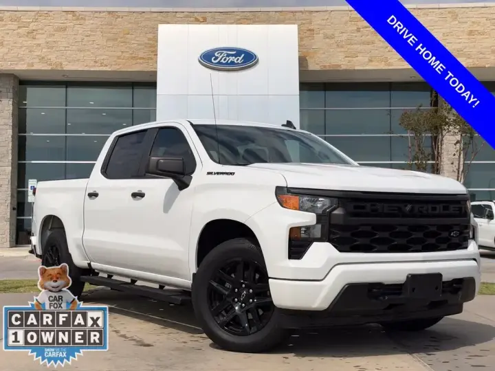 Chevrolet Silverado 1500 2024 4x2 Custom Cabina Doble 4 pnas. Cama Corta de 5.8 pies