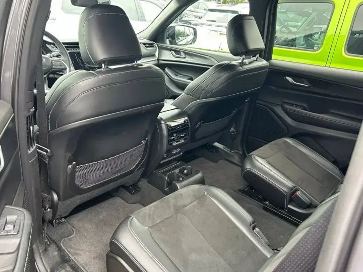 Jeep Grand Cherokee L 2025 4x2 Laredo 4p SUV