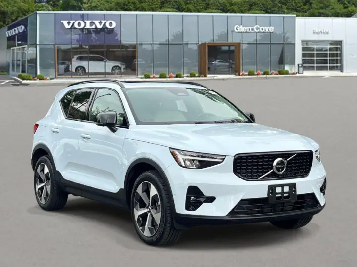 Volvo XC40 2026 AWD B5 Plus 4dr SUV